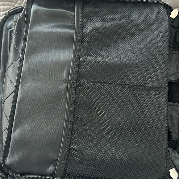 NWOT travel cosmetic bag - Picture 6 of 7